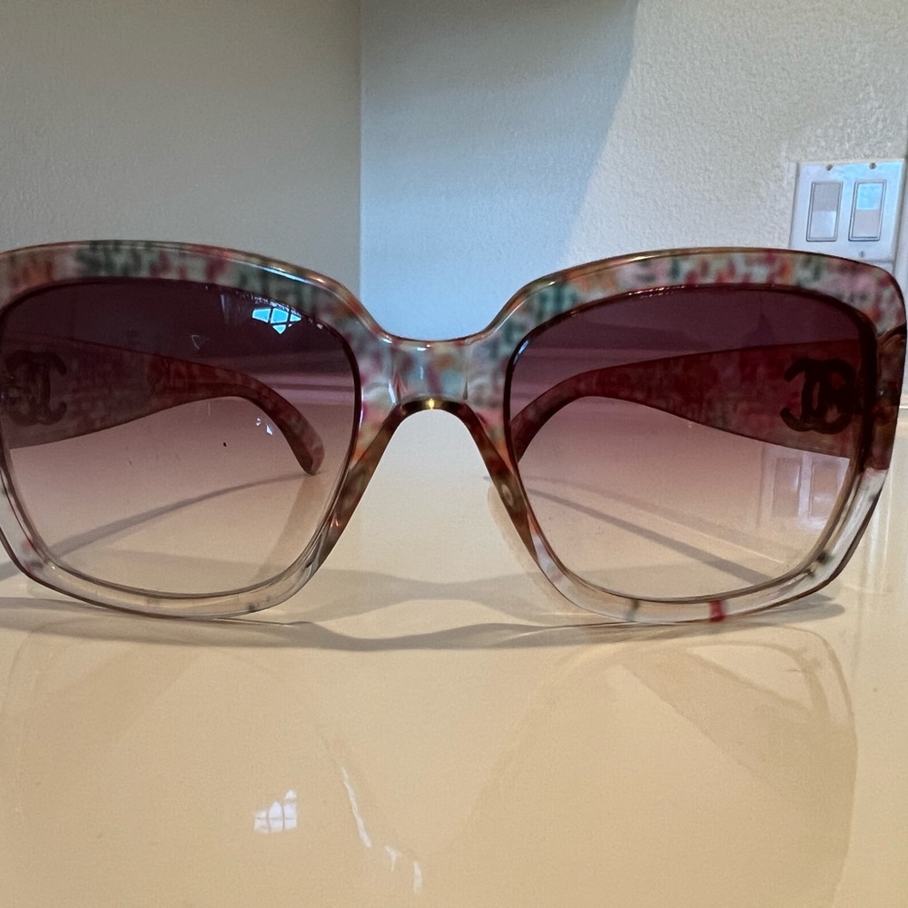 Authentic CHANEL Clear Floral Oversized CC Cocomark Sunglasses flawless